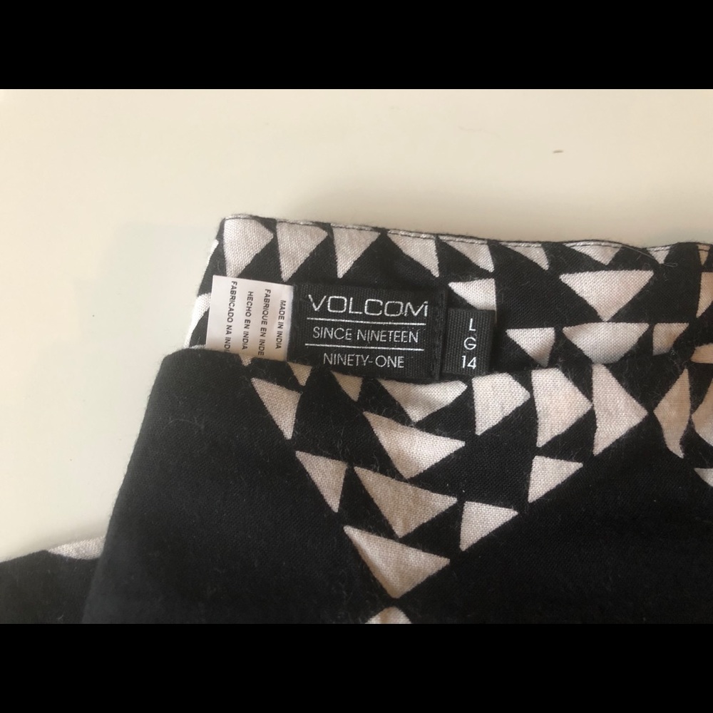 (REPOSH) Volcom pants - Picture 2 of 3